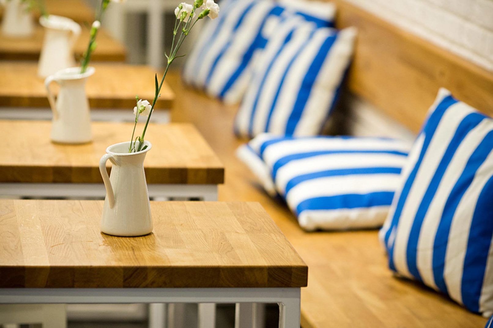 Projekt lokalu gastronomicznego - aranżacja strefy konsumpcyjnej