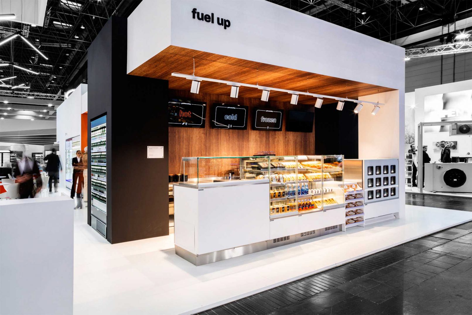 Projekt Stoiska Targowego - aranżacja stoiska stacji benzynowej