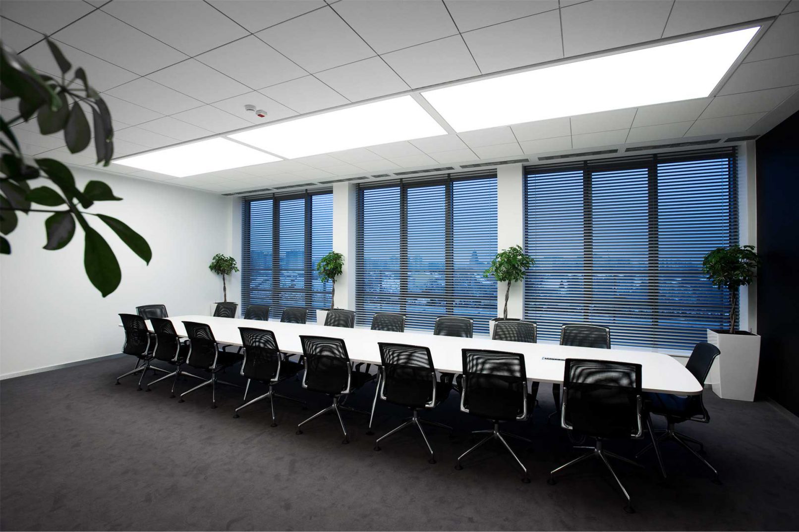 Projektowanie biur Kraków - aranżacja wnętrz sali konferencyjnej firmy Eset