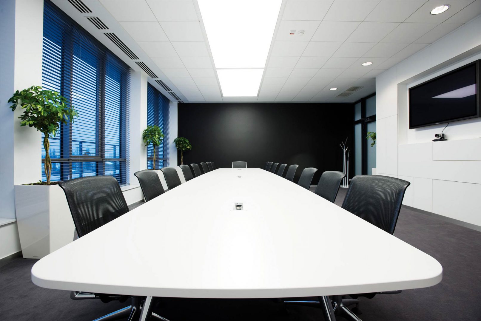 Projektowanie biur Kraków - aranżacja wnętrz sali rozmów firmy Eset