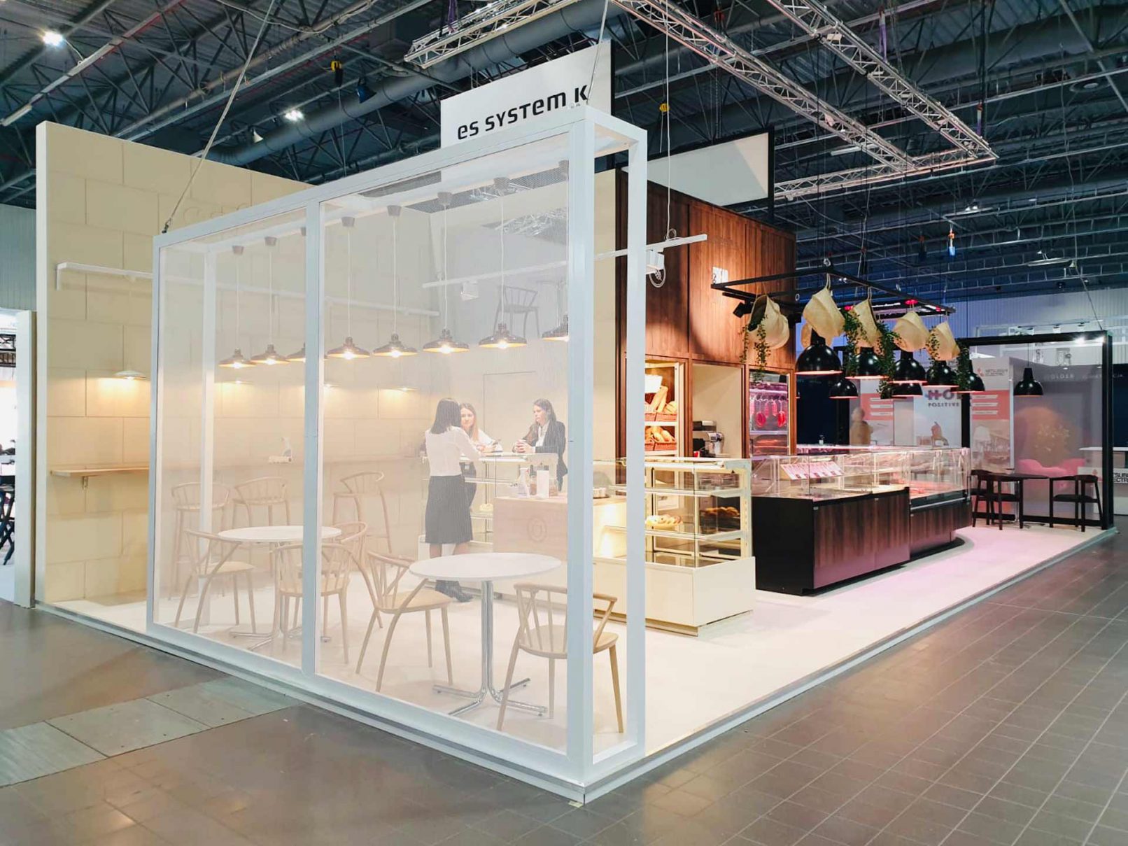 Projektowanie stoisk wystawienniczych - projekt cukierni i strefy rozmów